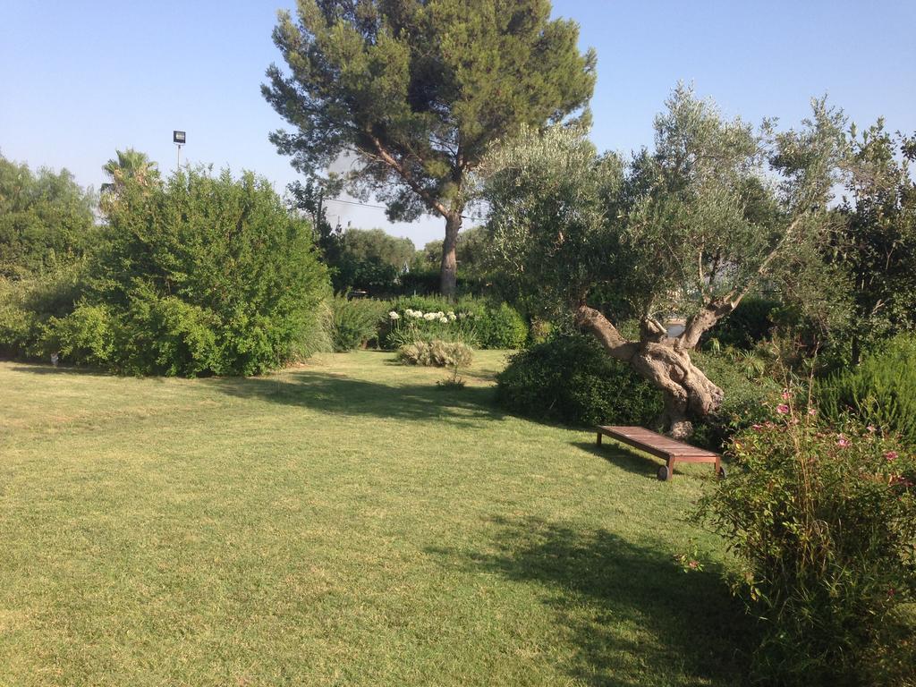 Mazzara Farm Bed & Breakfast Manduria Bagian luar foto